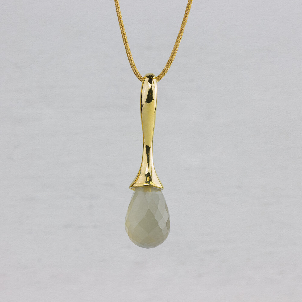 Hanger gemaakt van zilver verguld, verkrijgbaar in verschillende stenen en met bijpassende oorbellen of collier! Ga jij voor Aquamarijn, Grijze Maansteen en Roze Opaal?
