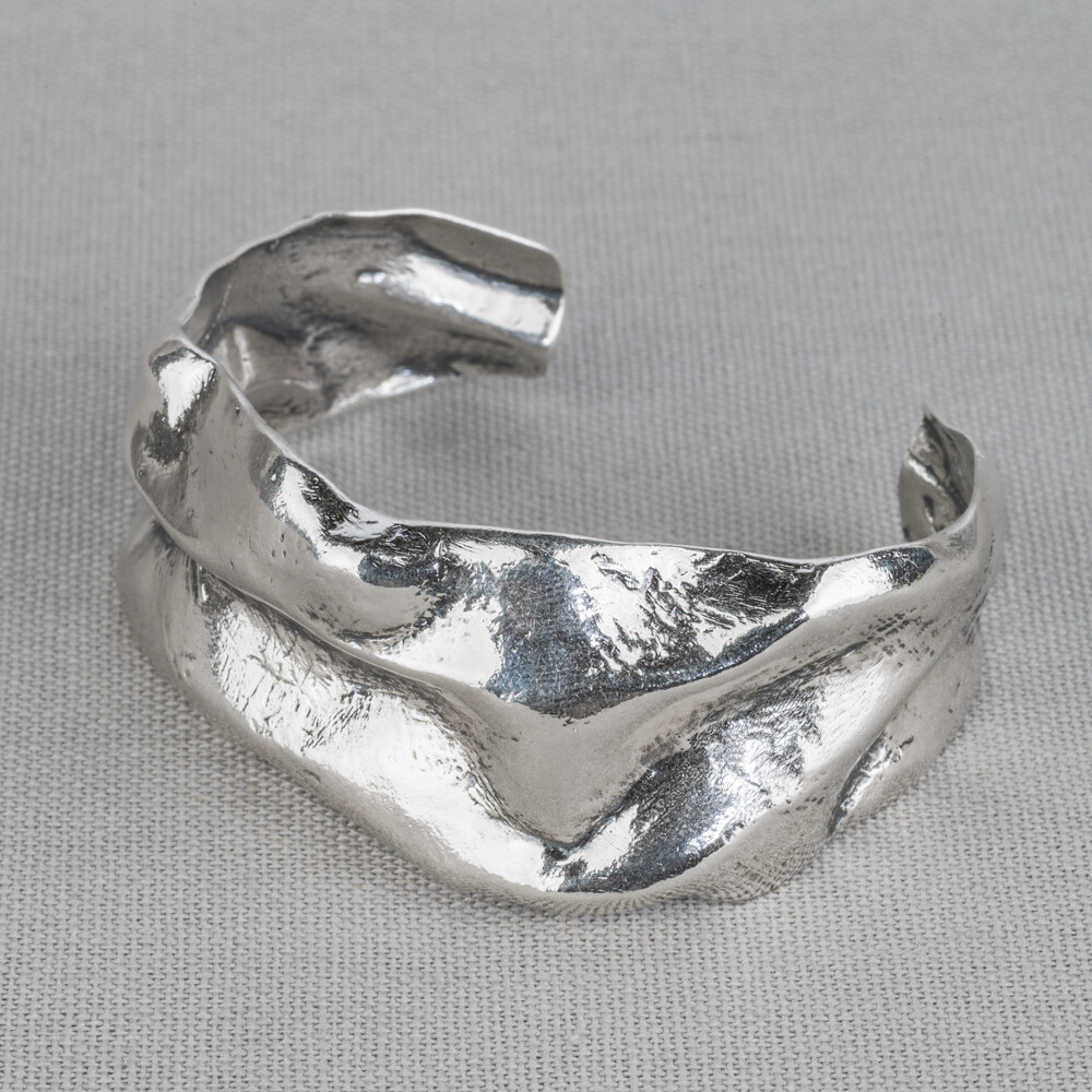 Klemarmband gemaakt van 925 sterling zilver. Deze armband heeft een robuuste look. Combineer met andere sieraden van Jeh Jewels!