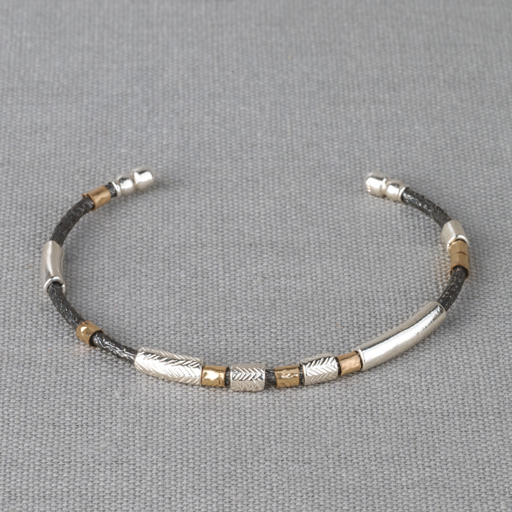 Klemarmband gemaakt van 925 sterling zilver, geoxideerd zilver en Goldfilled. Combineer deze armband met een passend collier, een ring en oorbellen voor een complete look!