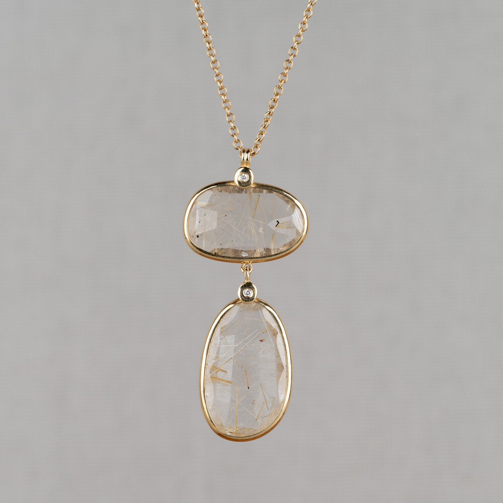 Collier gemaakt van 14 karaat goud in combinatie met Gold Rutielkwarts en diamant. Combineer dit collier met de andere sieraden uit de Rocky-lijn. Dit collier kan op 40 en 43 cm gedragen worden dankzij het extra oogje.