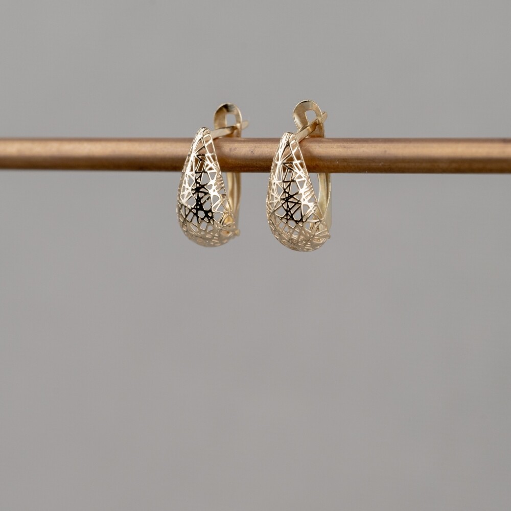 3D-oorringen met scharnier gemaakt van 14 karaat goud. Combineer in met de andere gouden sieraden uit de 3D Gold-lijn van Jeh Jewels.