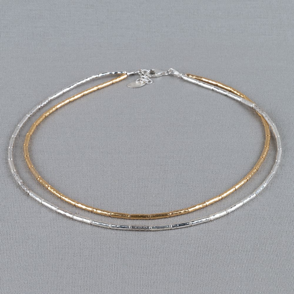 Collier tubes gemaakt van 925 sterling zilver en Goldfilled. Combineer dit collier met een paar mooie oorsieraden, een ring en een armband voor een complete look!