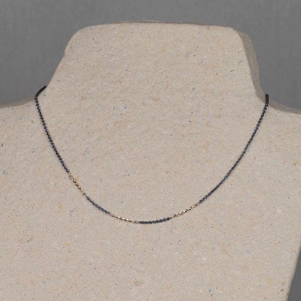 Collier gemaakt van geoxideerd zilver, 14 karaat goud en 6 bruine Diamanten. Combineer dit collier met de bijpassende oorbellen en armband voor een complete look!