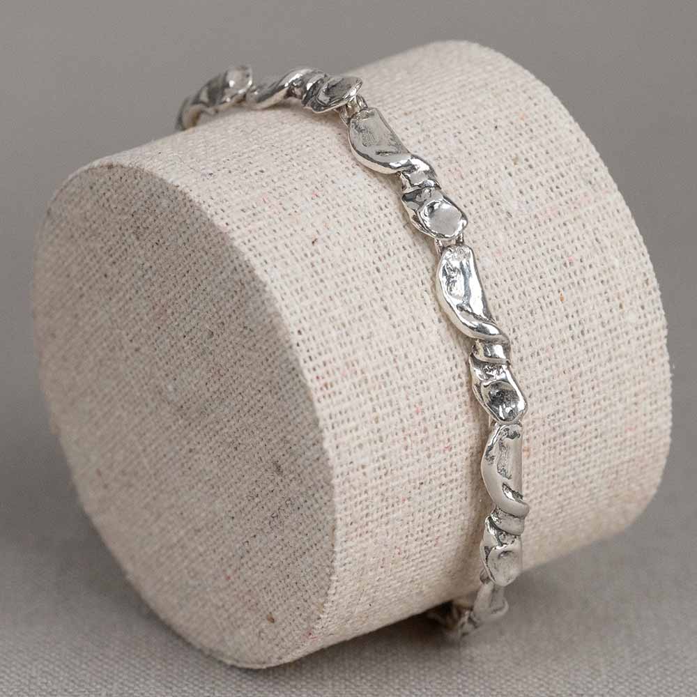 Armband gemaakt van geoxideerd sterling zilver. Deze schakelarmband is perfect te combineren met de bijpassende oorbellen, ring en het collier!