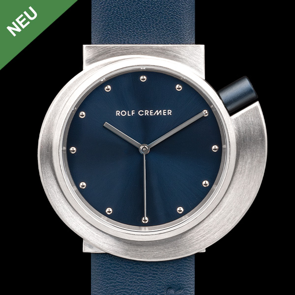 Dit Rolf Cremer horloge uit de serie "Big Spirale S" met artikelnummer 508702 is 44 mm breed en is gemaakt roest vrij staal. Aan het horloge zit een horlogeband van blauw leer. Het horloge beschikt over een betrouwbaar quartz uurwerk, is 3 ATM waterdicht en is voorzien van mineraal glas.