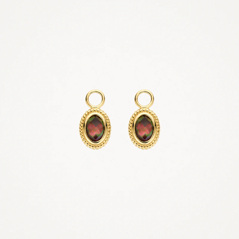 Stylish en speels zijn deze 14k geelgouden oorbedels met doublette van zwart parelmoer, bergkristal en een sierrand met kabelmotief. De oorbedels zijn 11,5 mm lang en 6,3 mm breed en het oogje van 1,9 mm schuif je zo om een paar van de vele oorringen uit onze collectie.