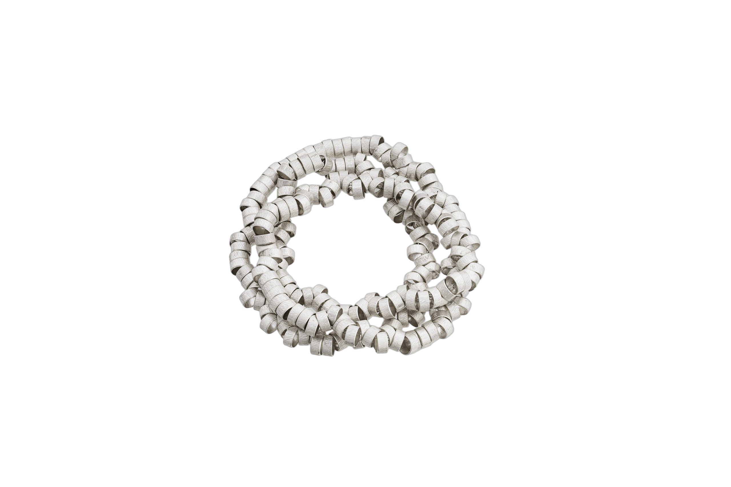Halsschmuck gefertig in Silber 925 mit runden Abschnitten
Der Halsschmuck kann auch als breites Wickelarmband getragen werden, auf Gummiband aufgezogen.