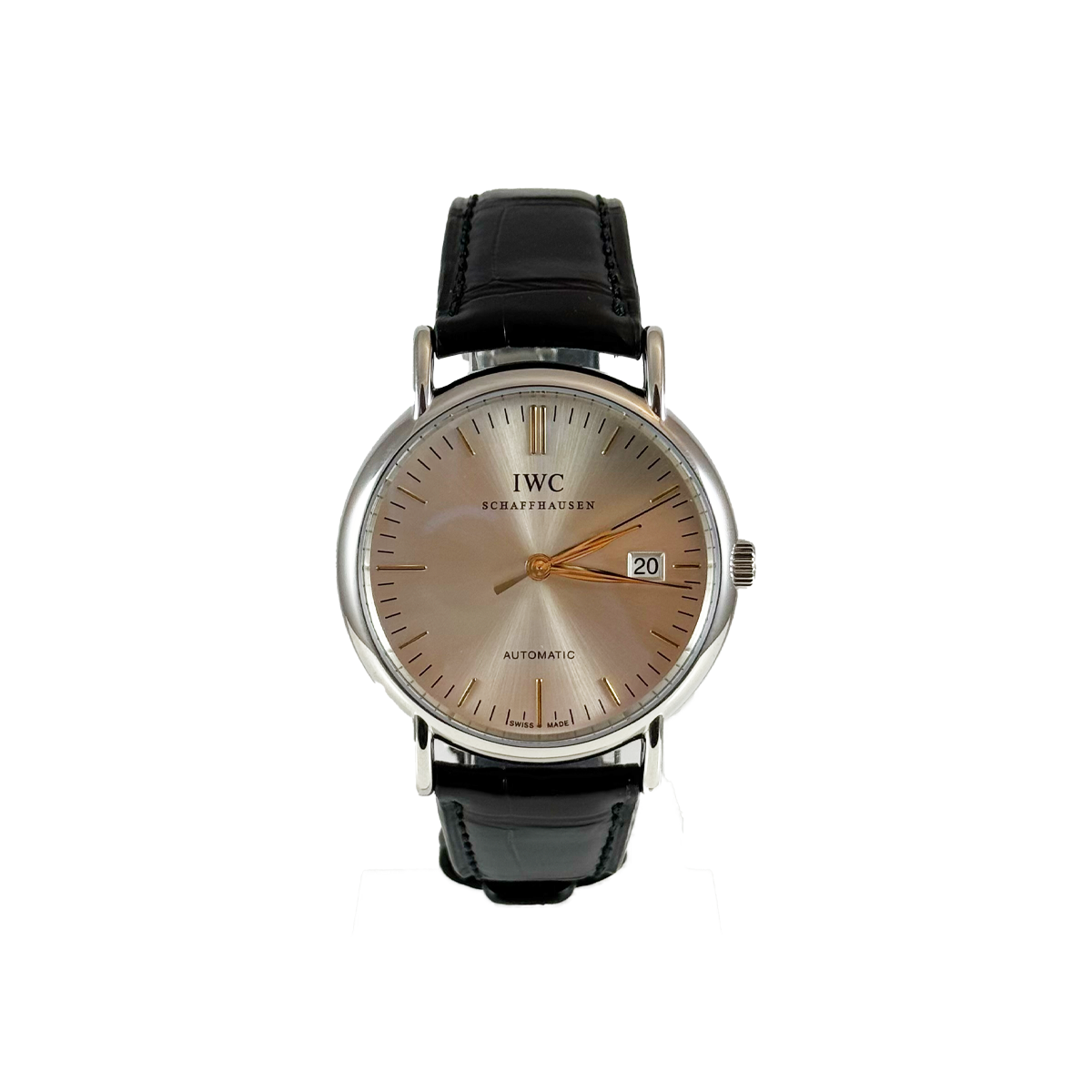 Ontdek onze exclusieve Fliers Juweliers Pre-Owned collectie van met zorg geselecteerde horloges. Bij ons vind je horloges die online of in onze winkel worden aangeboden, die stuk voor stuk met liefde zijn onderhouden en zorgvuldig zijn geïnspecteerd. Kies voor betaalbare luxe en tijdloze elegantie met onze prachtige pre-owned horloges, en maak vandaag nog een statement met stijl.