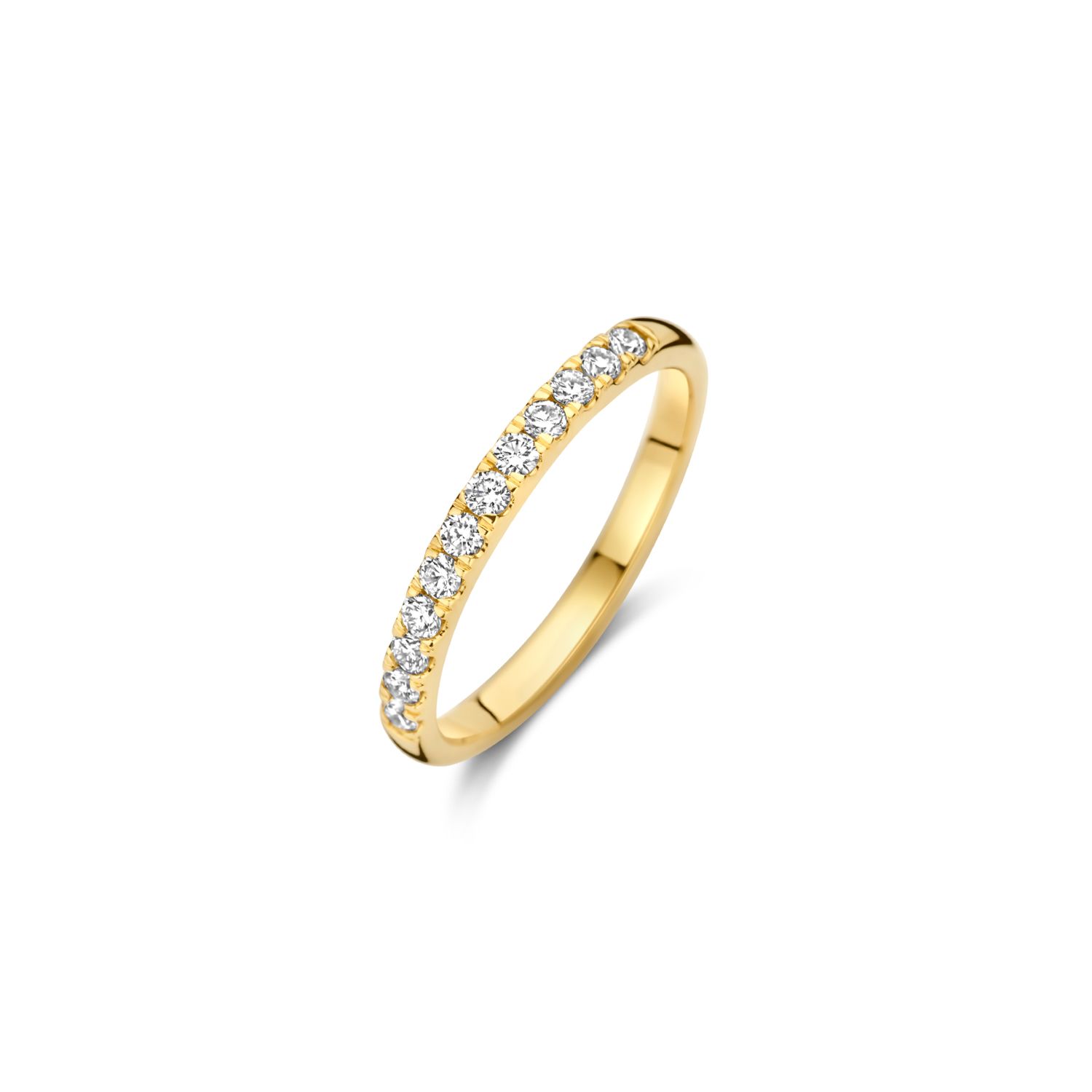 Gemaakt van gecertificeerd gerecycled goud met een lab grown diamant. Deze 14k geelgouden Lab Diamonds ring is uitgevoerd in glanzend gepolijst geel goud en voorzien van 12 briljant geslepen lab grown diamanten, gezet in een pavé zetting. Het gewicht van de lab grown diamanten in deze ring is totaal 0.31ct. De ring heeft een band met een diameter van Ø 2,2 mm en is perfect te combineren met andere gouden sieraden. Draag je hem solitair, dan is deze slanke ring een elegante blikvanger.