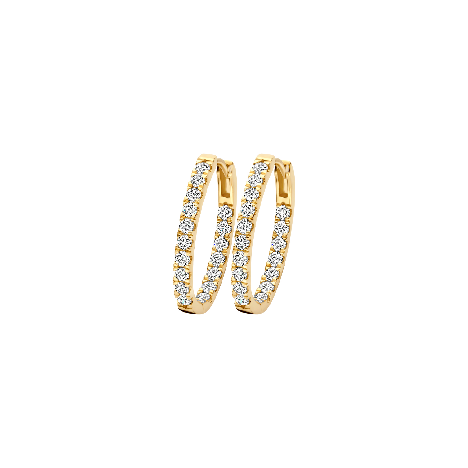 Wear your Blush. Blush Lab Diamonds worden met zorg, liefde en oog voor detail gemaakt van 14 karaat gerecycled goud met lab grown diamant. Never miss a chance to shine. Deze geelgouden Blush Lab Diamonds oorringen { LG7014Y } zijn verrijkt met 34 briljant geslepen Lab grown Diamanten van in totaal 0.88ct. aan zowel de binnenzijde als de voorzijde. De oorringen hebben een diameter van 15,8mm. Draag ze solitair als glanzende blikvangers of gecombineerd met een Blush Diamonds collier en bijpassende ring LG1012Y. Blush Lab Diamonds worden geleverd in een Blush cadeauverpakking. From the heart.
