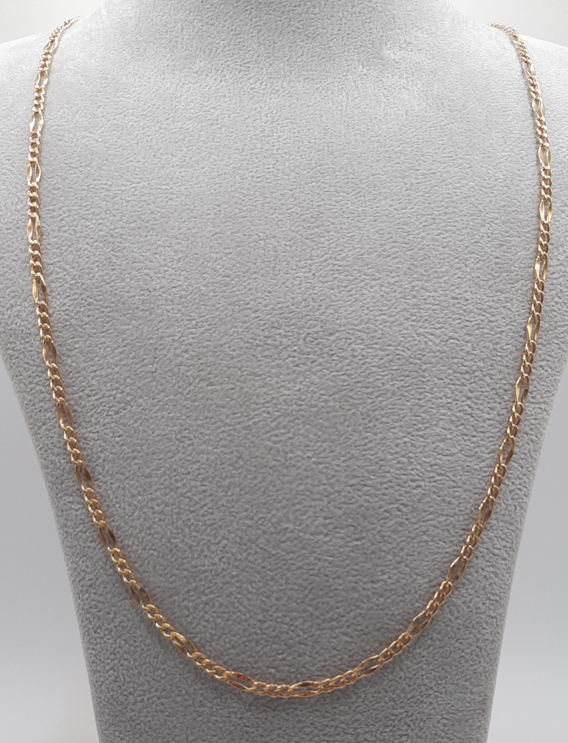 De gouden ketting 14kt, modelnummer 0002289, is een elegante ketting van goud. Met een lengte van 50 cm en een breedte van 2,8 mm straalt deze ketting verfijning uit. Ideaal om solo te dragen of te combineren met andere sieraden voor een gelaagde look. Perfect voor dagelijkse outfits of speciale gelegenheden.