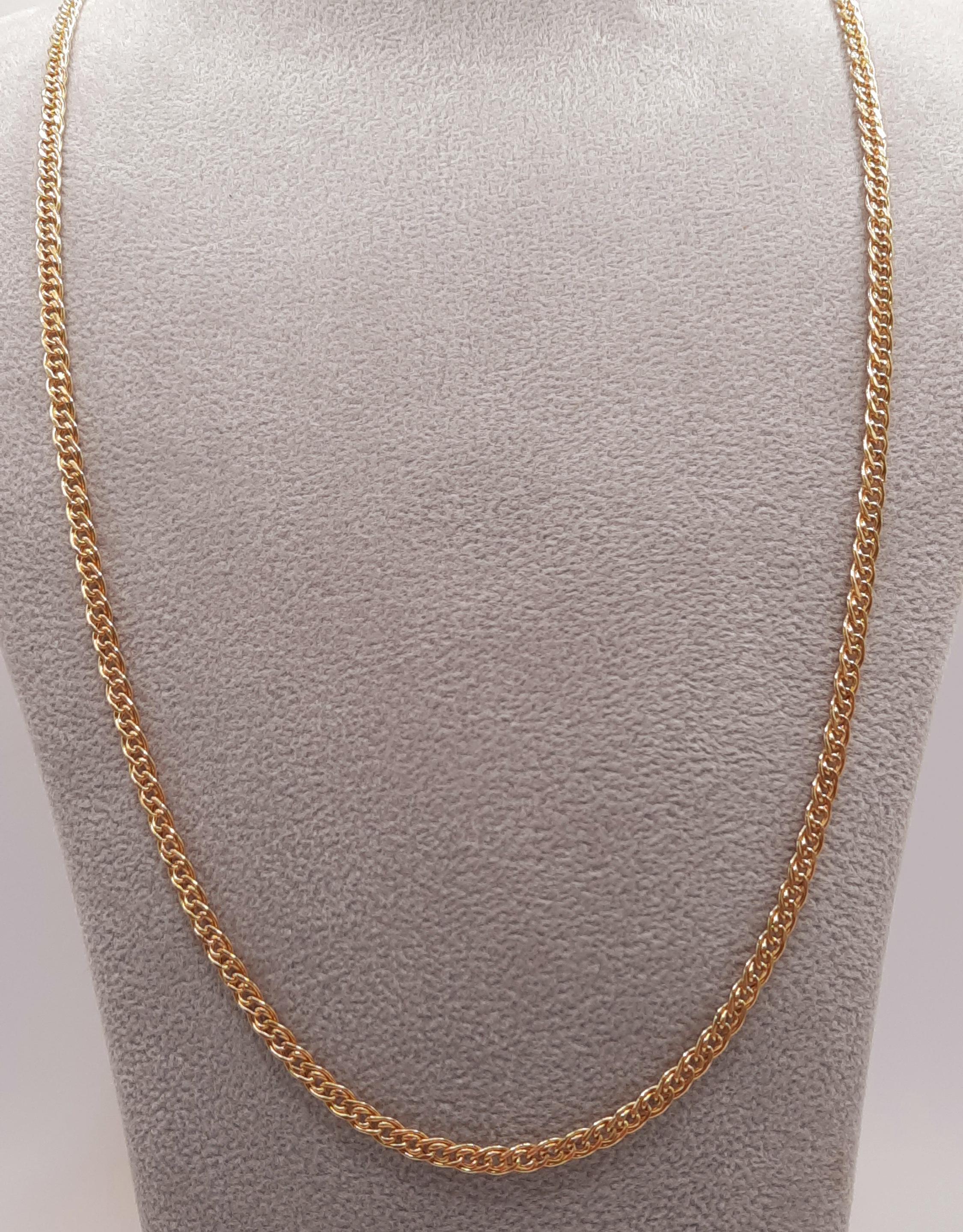 Ontdek onze prachtige gouden ketting, modelnummer 0002290. Deze 14kt gouden ketting is perfect als stijlvolle aanvulling op elke outfit. Met een lengte van 50 cm en een breedte van 3 mm, straalt hij elegantie uit. Ideaal voor dagelijks gebruik of speciale gelegenheden. Draag solo voor een minimalistische look of combineer met andere sieraden voor extra flair.