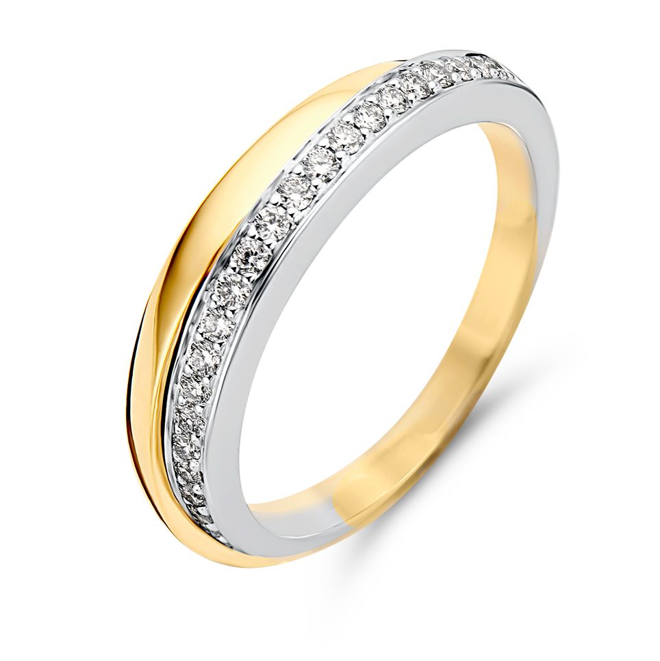 Bicolor wit- en geelgouden ring met diamanten in de witgouden baan.
