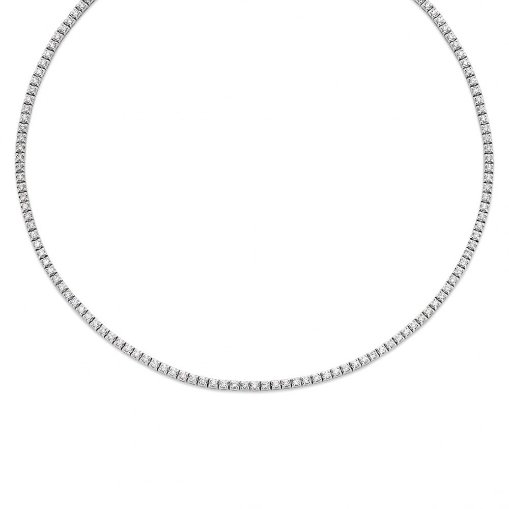 Witgouden tenniscollier met 131 diamant (4,55crt.) in chatonzetting.
