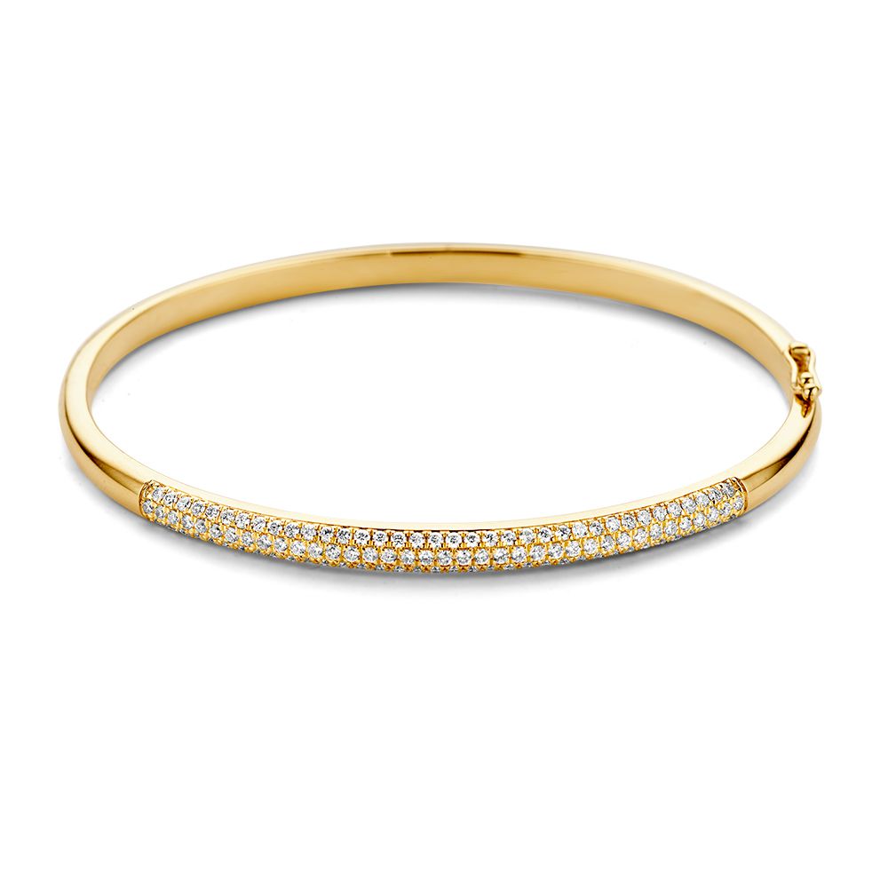 Schitterende stijve armband gezet met diamant in pavézetting.
