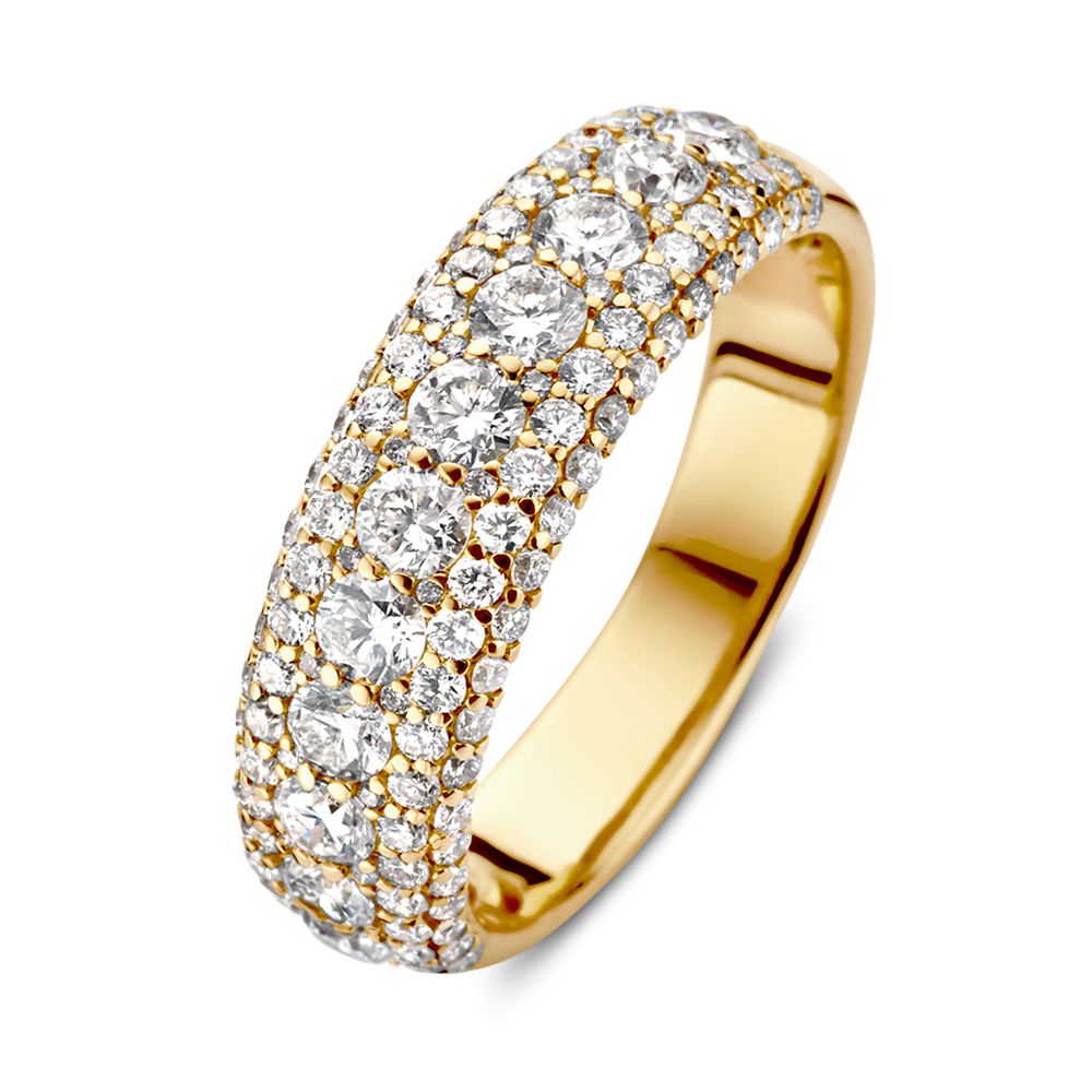 Exclusieve geelgouden ring met schitterende diamanten. De ring is halfom gezet met hoge kwaliteit briljant geslepen diamanten in strakke zetting. Dankzij de vlakke afwerking heeft de ring bovendien heel hoog draagcomfort.

