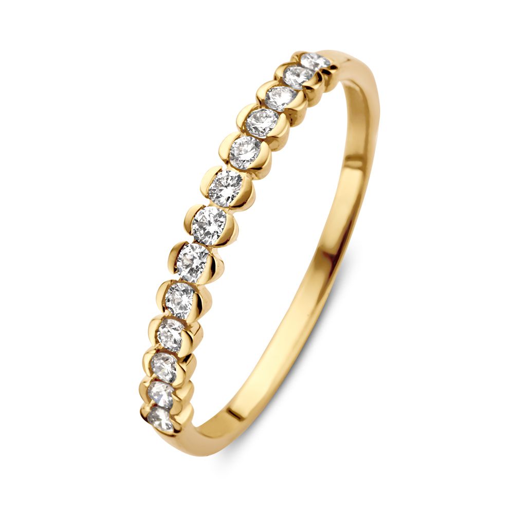 Smalle gouden damesring halfom gezet met briljant in bijzondere zetting. Perfect om met andere ringen te combineren.
