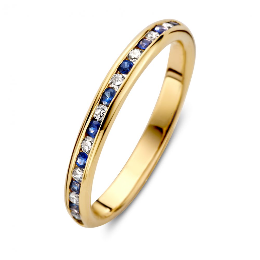 Geelgouden rijring met diamant en saffier in railszetting.

