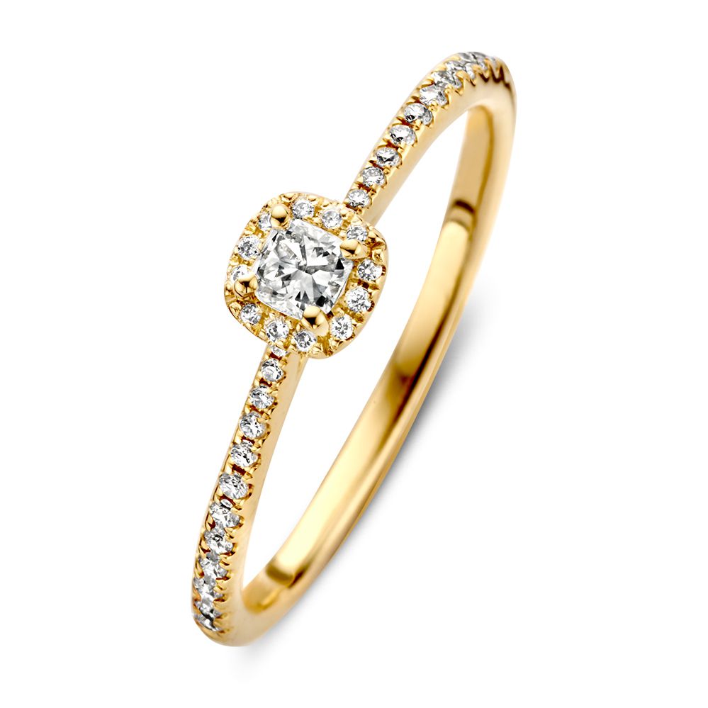 Stijlvolle damesring met een princess geslepen diamant als eyecatcher.
