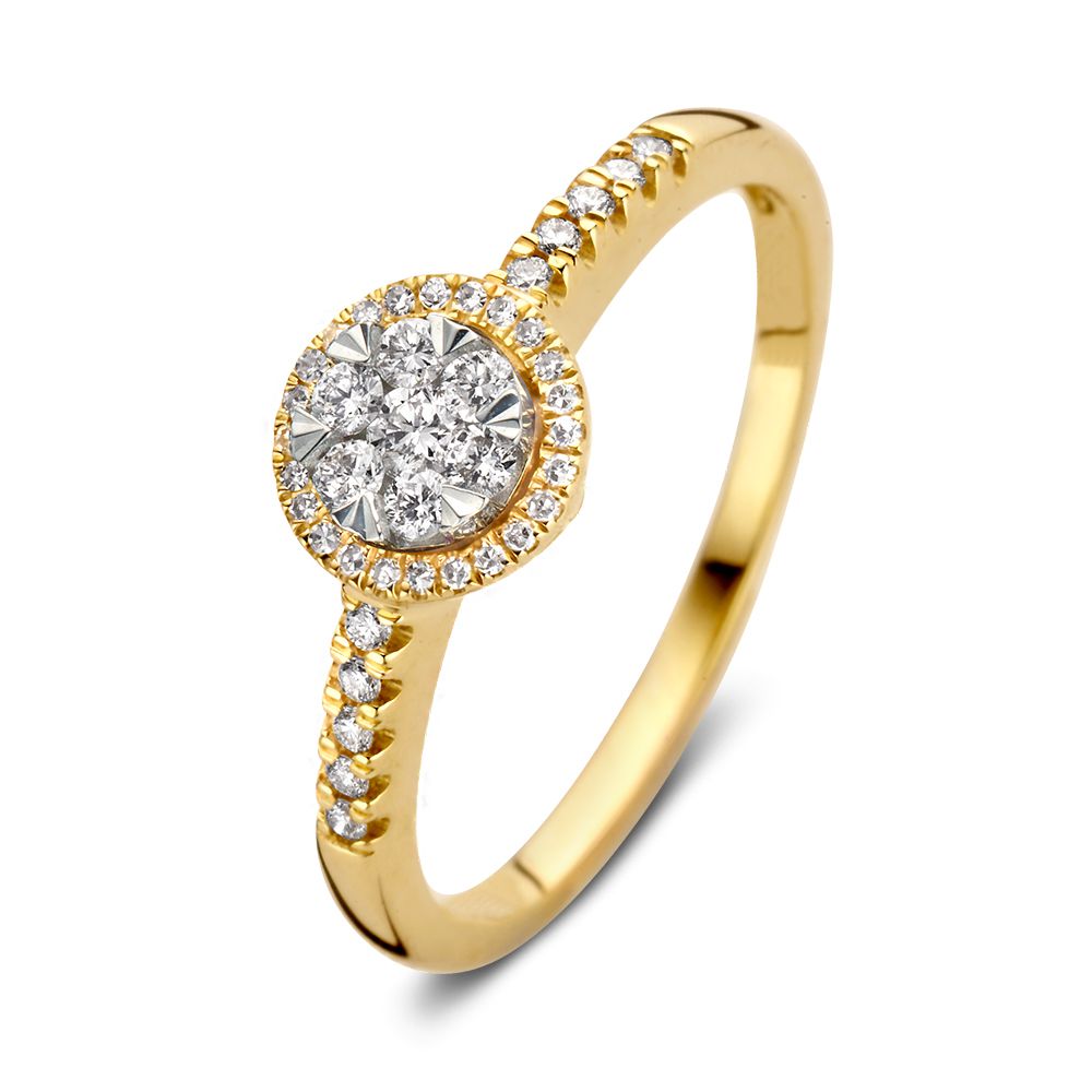 Opvallende diamanten entourage ring in bicolor. Dankzij de zogenaamde optische zetting in witgoud, schittert deze ring je werkelijk tegemoet.
