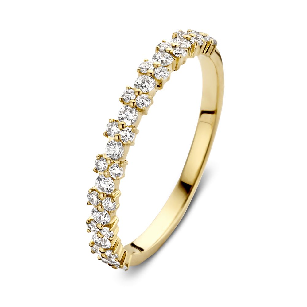 Geelgouden ring met diamanten op elegante wijze gezet.
