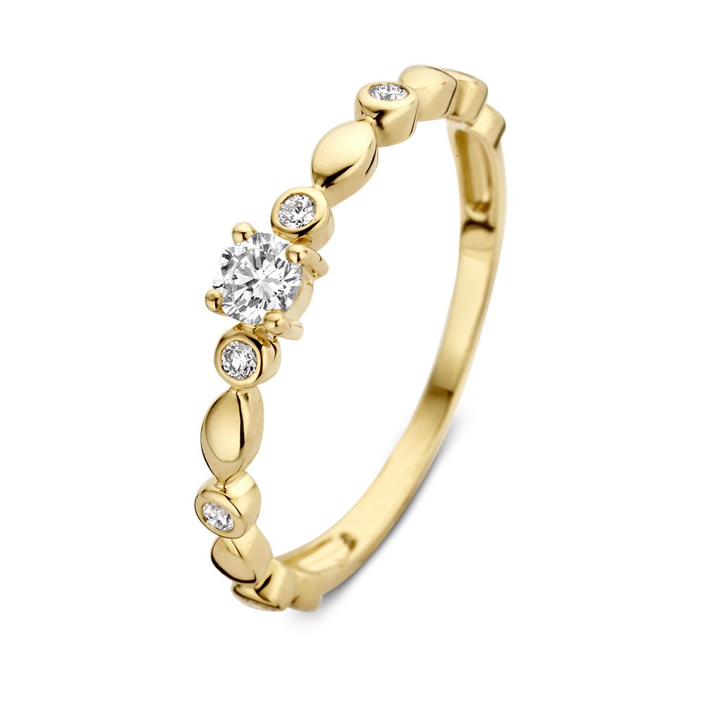 Elegante solitair met bewerkte scheen, gezet met diamant.
