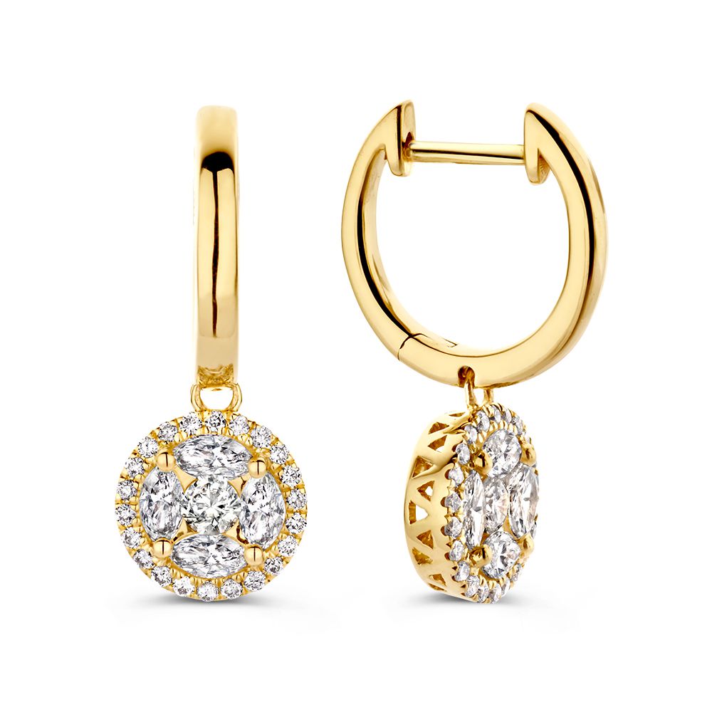 Luxe geelgouden oorbellenmet opvallende hangers. In de schitterende oorhangers zijn zowel markies als briljant geslepen diamanten verwerkt.

