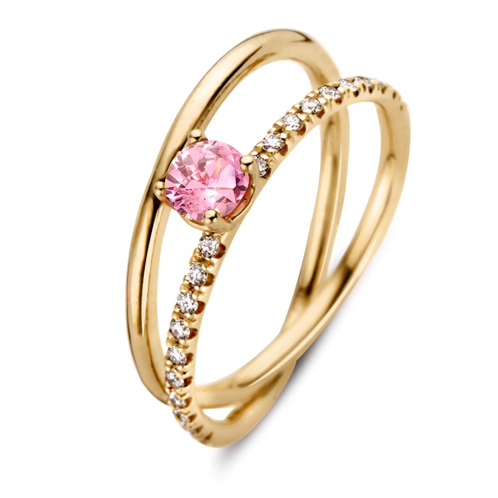 Een prachtige 18kt geelgouden ring met uniek design. De banen van deze ring lopen a-symmetrisch langs elkaar heen, waarbij een van de gouden banen gezet is met fonkelende diamanten. Daarnaast bevat de ring een bijzondere, roze saffier als stralend middelpunt.
