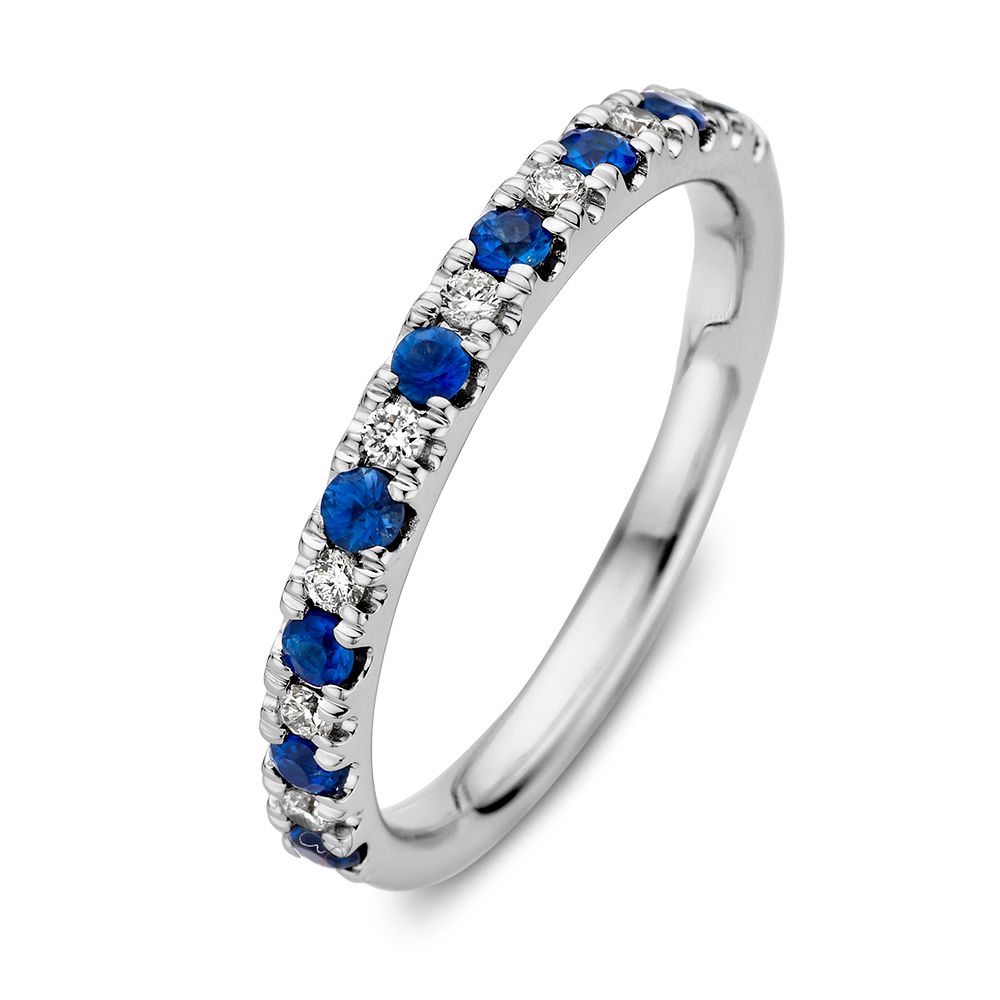 Witgouden rijring met blauwe saffier en diamant. Prachtig om los te dragen, maar kan ook perfect gecomineerd worden met bijvoorbeeld een solitair ring.
