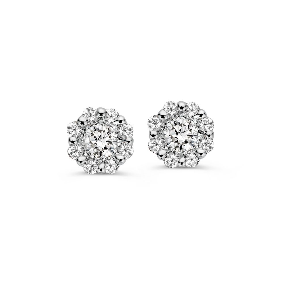 Witgouden oorsieraden met diamant in entourage zetting.
