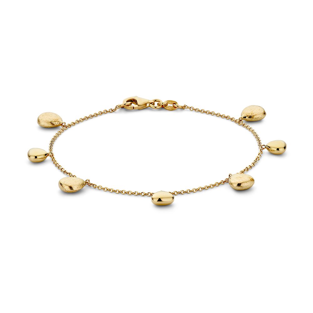 Geelgouden armband met hangende elementen in een matte en gepolijste bewerking. Een plaatje aan iedere damespols!
