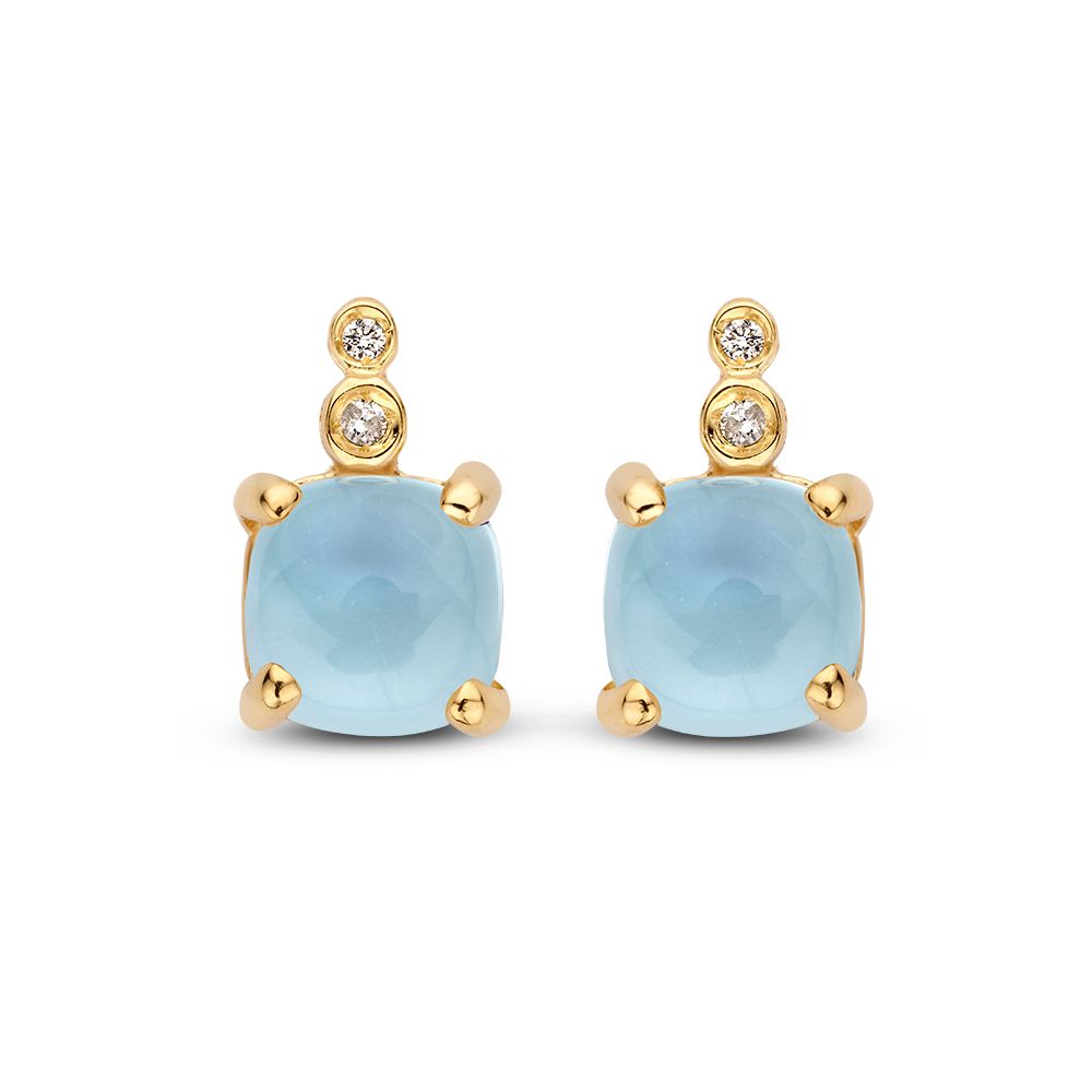 Stijlvolle geelgouden oorsieraden gezet met cabuchon geslepen blauwe topaas en diamanten.
