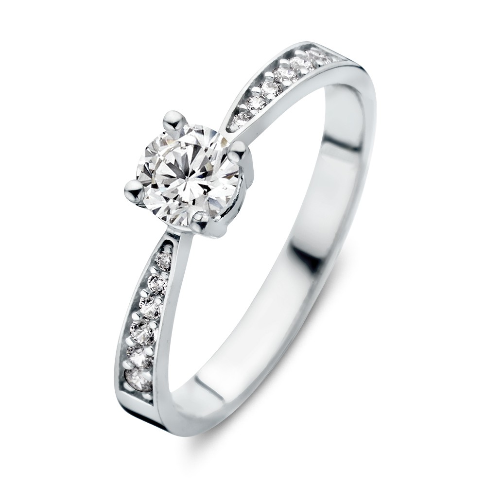 Elegante witgouden ring met zirkonia's.
