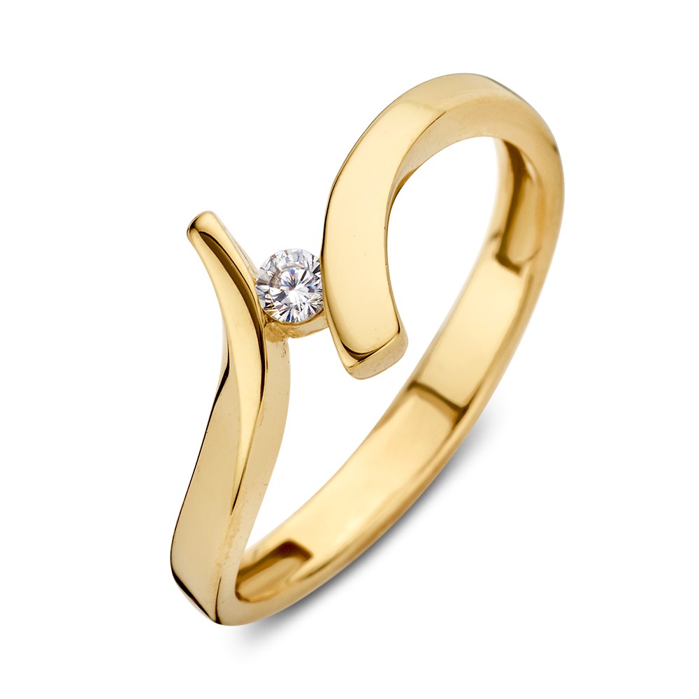 Geelgouden slagring met zirkonia.
