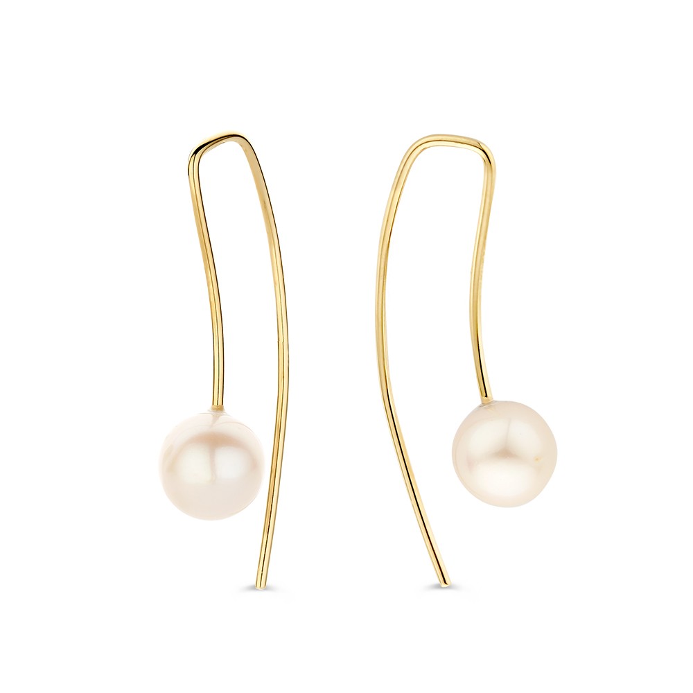 Opvallende gouden oorbellen met parel in strak design.
