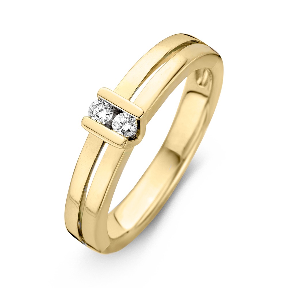 Geelgouden ring in strak design met twee briljanten in een verhoogde v-zetting.
