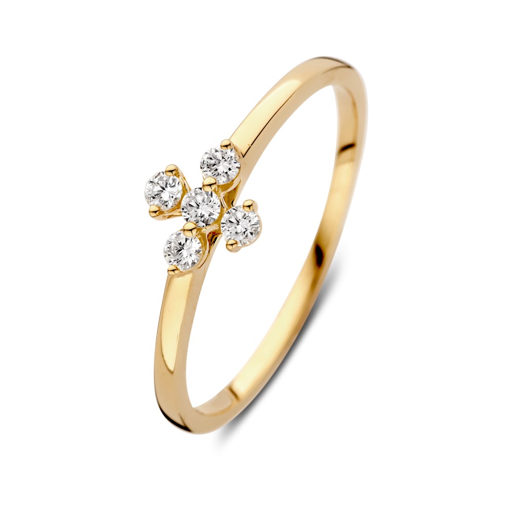 Elegante geelgouden ring met diamanten gezet in bloemvorm. Deze ring is dankzij de verhoogde zetting goed met andere ringen te combineren.
