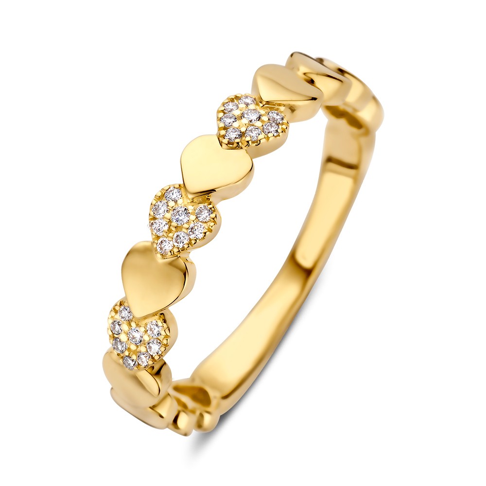 Speelse ring met hartjes, waaran drie hartjes gezet met fijne diamanten. De ring is perfect te combineren met bijvoorbeeld een solitair, trouwring of aanschuifring.

