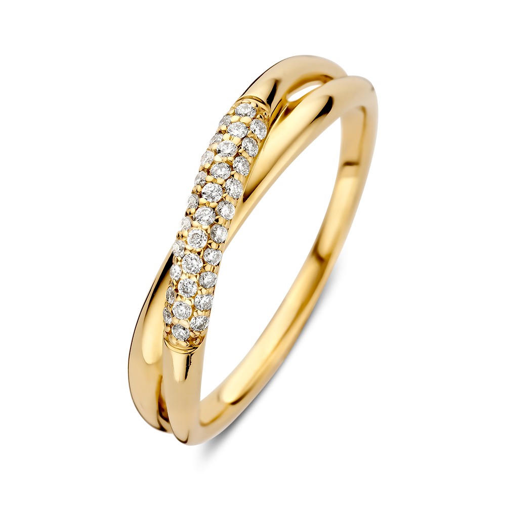 Verfijnde gouden cross-over ring met diamanten in pavezetting.
