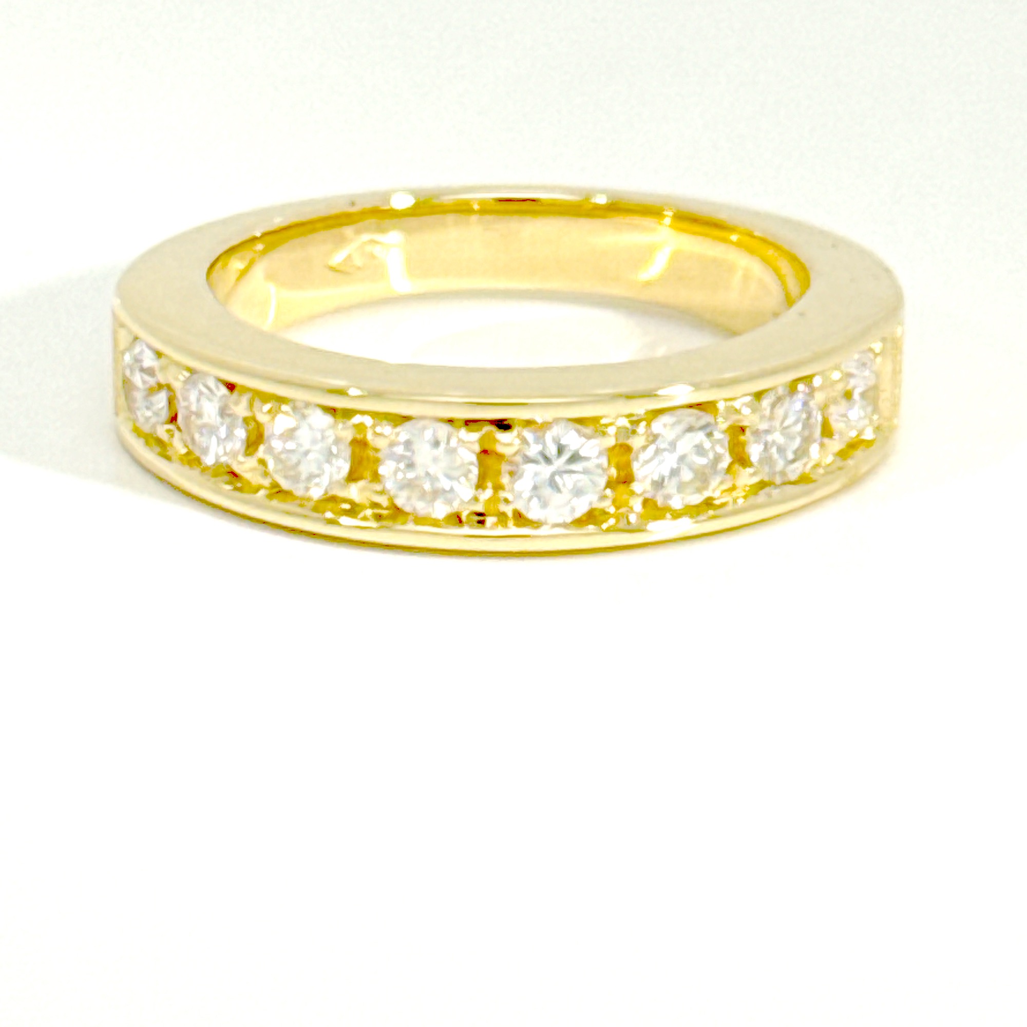 18 karaat  gg 0.68ct pvé zetting