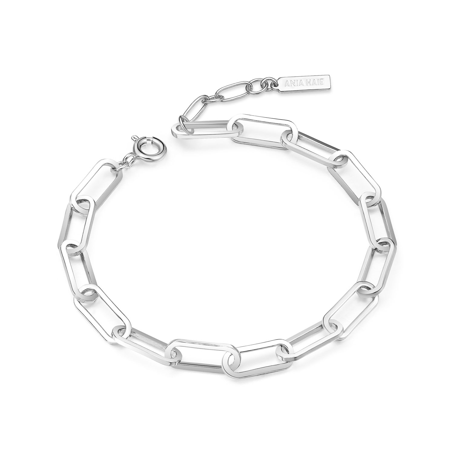 Geraffineerd en eindeloos verfijnd, Vogue Maven is er voor degenen die geloven in ingetogen luxe. Deze getextureerde schakelarmband past bij elke gelegenheid en biedt een unieke mix van onderscheidende stijl en gevoel voor mode. Hij is perfect om elke dag te dragen en kan worden gecombineerd met andere armbanden om verschillende looks te creëren, zodat je je persoonlijke stijl op verschillende manieren kunt uitdrukken.

HET MERK
Geïnspireerd door de laatste fashion trends is Ania Haie het toonaangevende sieradenmerk voor hoogkwalitatieve maar ook betaalbare zilveren sieraden, zonder op de kwaliteit in te leveren. Iedere collectie is gebaseerd op de laatste catwalktrends, waardoor Ania Haie snel tot hét sieradenmerk voor stijlbewuste consumenten is verkozen. Elk sieraad wordt ontworpen om te combineren met andere sieraden waardoor je je eigen look kunt creëren. Maar ook zijn Ania Haie sieraden opvallend genoeg om op zichzelf te dragen.

SPECIFICATIES
- Ania Haie
- Armband
- 925 zilver met rhodium plating
- Lengte 18,5cm
- AH B062-04H