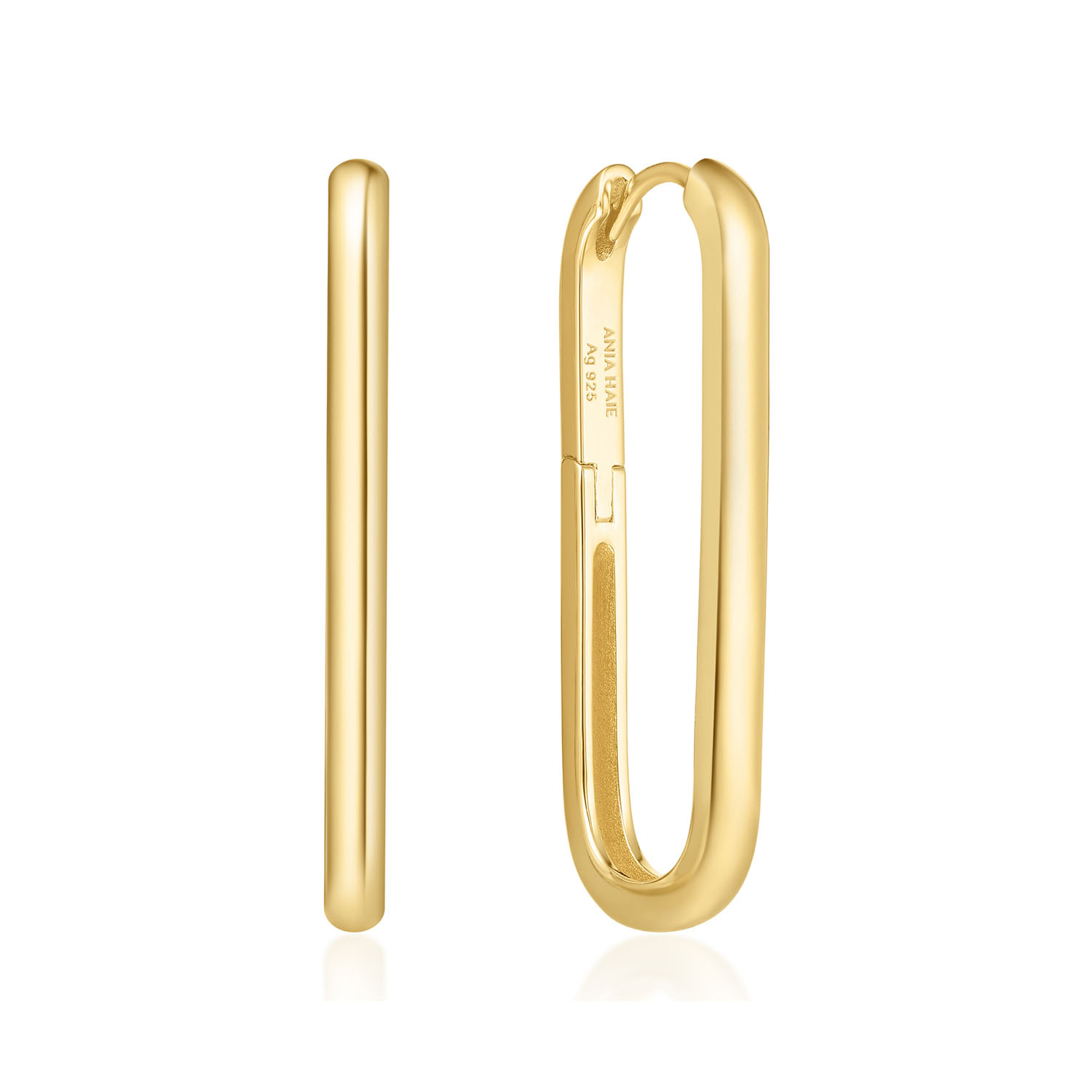 Eindeloos verfijnd, Vogue Maven is er voor degenen die geloven in ingetogen luxe. Deze oversized huggie hoop oorbellen met medium buis zijn een dagelijkse must-have, ontworpen voor elke gelegenheid. Maak je look compleet door te mixen en matchen met andere statement pieces, of draag ze alleen om een minimalistische stijl te creëren.

HET MERK
Geïnspireerd door de laatste fashion trends is Ania Haie het toonaangevende sieradenmerk voor hoogkwalitatieve maar ook betaalbare zilveren sieraden, zonder op de kwaliteit in te leveren. Iedere collectie is gebaseerd op de laatste catwalktrends, waardoor Ania Haie snel tot hét sieradenmerk voor stijlbewuste consumenten is verkozen. Elk sieraad wordt ontworpen om te combineren met andere sieraden waardoor je je eigen look kunt creëren. Maar ook zijn Ania Haie sieraden opvallend genoeg om op zichzelf te dragen.

SPECIFICATIES
- Ania Haie
- Oorbellen
- 925 zilver met gold plating
- Lengte 34mm
- AH E062-07G