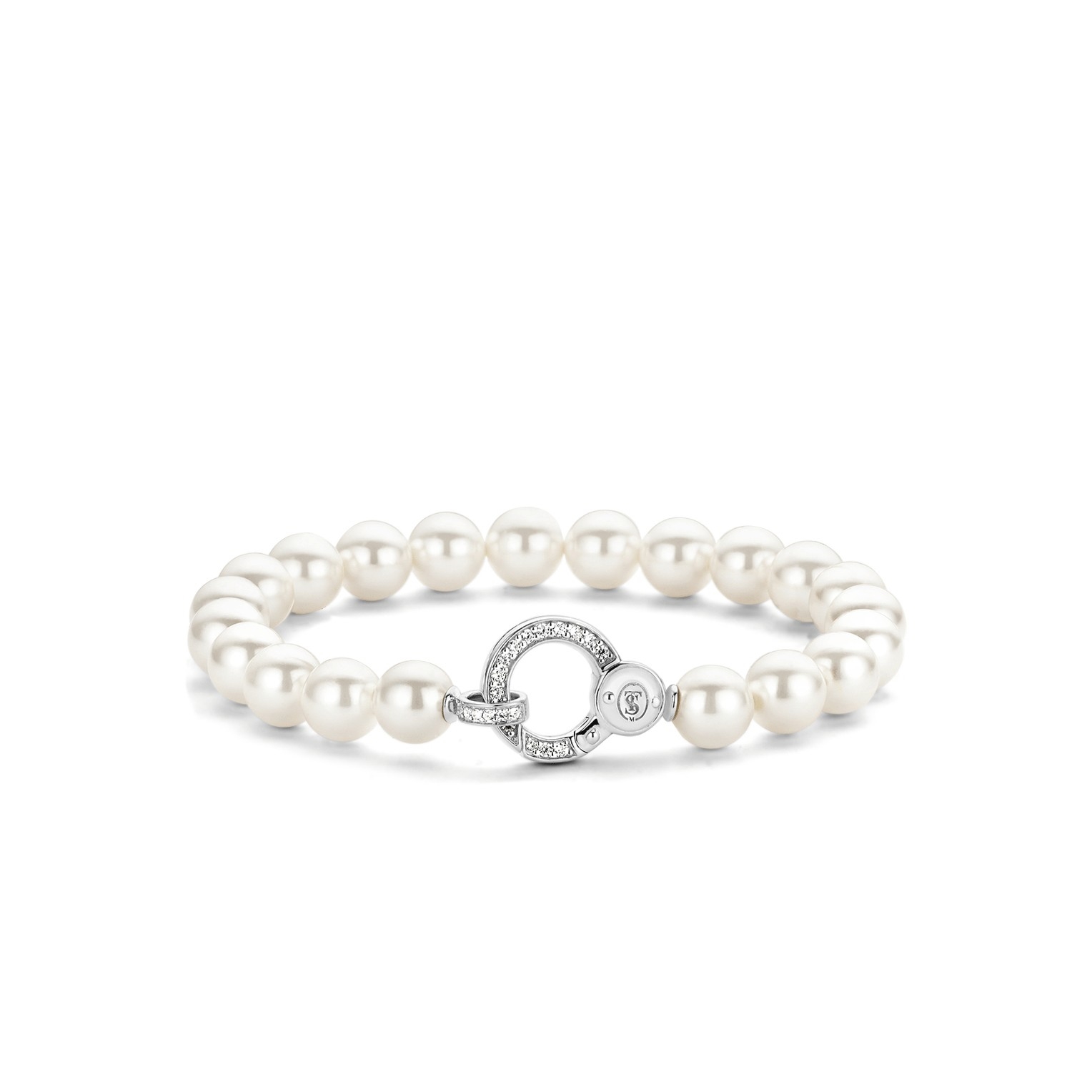 Een parelarmband is een klassieker die niet in de juwelenbox mag ontbreken. De parels van deze TI SENTO - Milano armband zijn Swarovski parels en hebben een diameter van 8mm. De siersluiting in het midden is pavé gezet met zirconia's en voorzien van het TI SENTO monogram waardoor het een mooi onderdeel vormt van het design. Combiner de armband met andere parel sieraden voor een klassieke look of maak het moderner door het te combineren met zirconia sieraden.

TI SENTO - Milano sieraden worden altijd geleverd in een luxe verpakking. Hierin kun je jouw favoriete sieraad goed bewaren wanneer je het even niet draagt.
