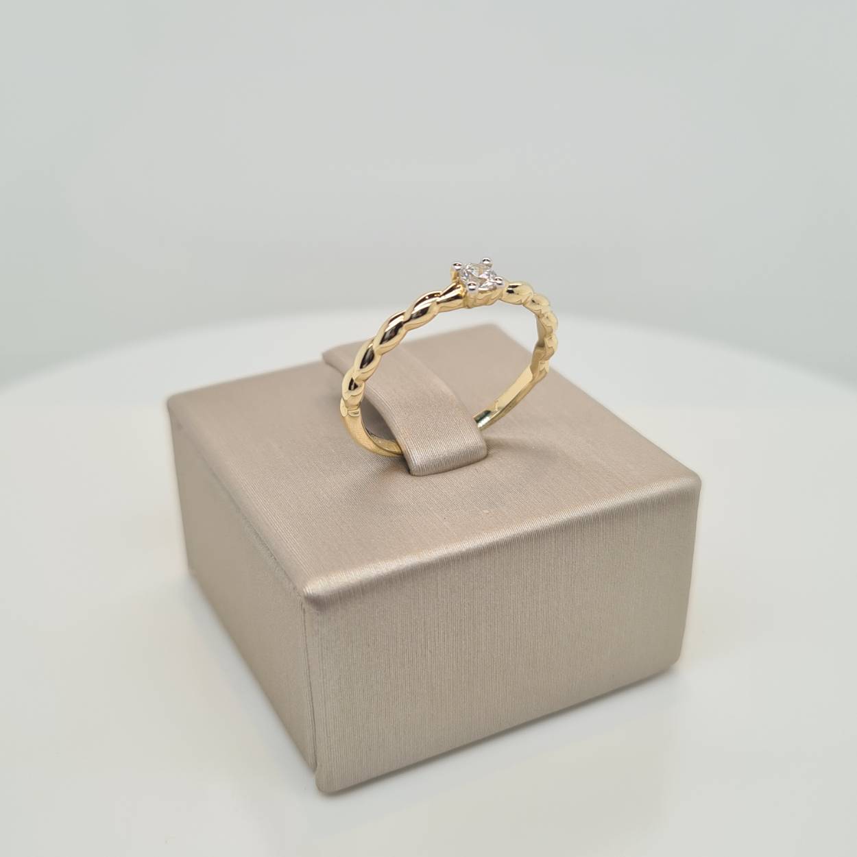 14krt gouden ring met zirkonia