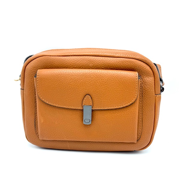 De A&U Philocalist Posh crossbody Caramel, modelnummer 40852-1, valt onder de categorie "Bags" en is een "Crossbody Bag". Deze stijlvolle tas biedt gemak en flair, ideaal voor dagelijks gebruik. Draag hem schuin over het lichaam voor een trendy look en om je handen vrij te houden tijdens het winkelen of reizen.

Hoogte 15cm xbreed 21cm diep 8.5cm