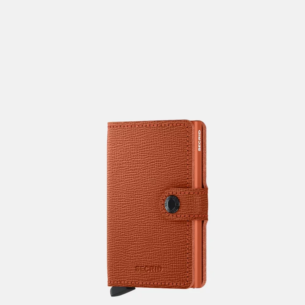 De Miniwallet Crisple biedt een compact en stijlvol ontwerp met ruimte voor kaarten en contant geld. Het is een accessoire dat elegantie en functionaliteit combineert. Deze portemonnee is ideaal voor dagelijks gebruik en past perfect in een binnenzak of kleine tas. De beste manier om het te dragen is in je jaszak of handtas voor gemakkelijke toegang.

De kleur is mat oranje, mooie warme kleur
