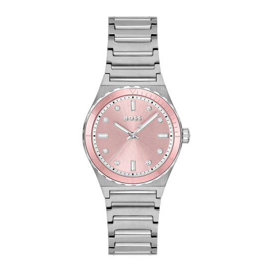 Dit Boss horloge behoort tot de Candor collectie.
Referentienummer: HB1502788

Dit sportieve Boss horloge heeft een stalen kast en band en is voorzien van een quartz uurwerk. De opvallende roze wijzerplaat is versierd met briljant en baguette geslepen zirkonia's als uuraanduidingen wat zorgt voor een elegante twist. Het roze van de wijzerplaat is meegenomen in de bezel waardoor het mooi opvalt. Het horloge heeft een diameter van 32MM en is getest op een waterdichtheid van 3 ATM / 30 M.