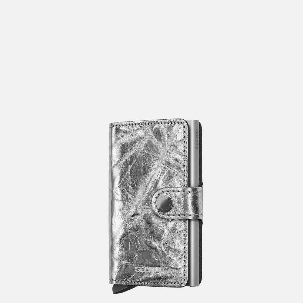 De Secrid Miniwallet Crumch - Zilver, is een stijlvol en functioneel accessoire voor veilige opslag van kaarten en brief geld. Het compacte ontwerp biedt ruimte voor meerdere kaarten terwijl je persoonlijke gegevens beschermd blijven. Draag hem eenvoudig in je broekzak of tas. Perfect voor dagelijks gebruik en biedt optimale bescherming tegen elektronisch zakkenrollen.