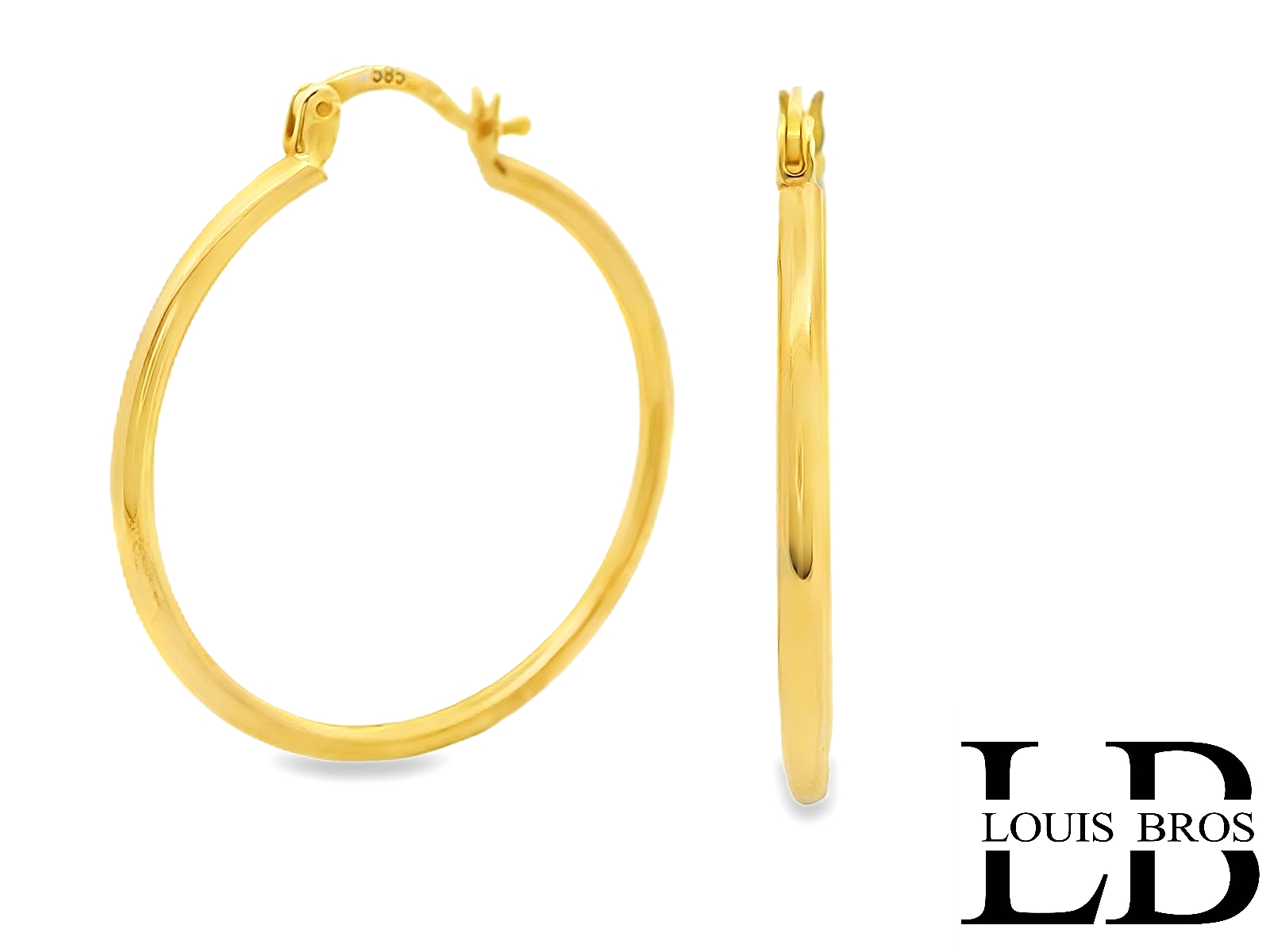 Deze prachtige geelgouden oorringen van 14 karaat (3.06 gr) hebben een tijdloos en elegant ontwerp. Dankzij hun klassieke uitstraling zijn ze perfect voor zowel dagelijks gebruik als speciale gelegenheden.

De hoepels zijn lichtgewicht en comfortabel om te dragen, terwijl het stevige sluitmechanisme zorgt voor een veilige pasvorm. Door hun subtiele en veelzijdige design passen ze moeiteloos bij elke outfit en vormen ze een essentiële toevoeging aan elke sieradencollectie.