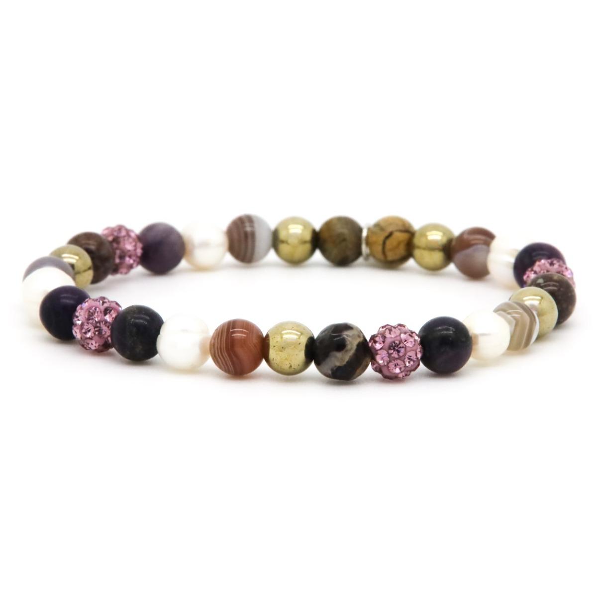 De Karma Armband Spiral Sophia XS (paarse kristal) is een elegante armband met een elastische band voor comfortabele draagbaarheid. Het sieraad is prachtig versierd met paarse kristallen. Draag deze armband als statement piece, solo of in combinatie met andere armbanden voor een trendy look.